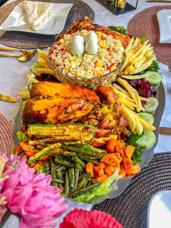 ⁦دجاج محمر مع مرفقات⁩ - الصورة ⁦3⁩
