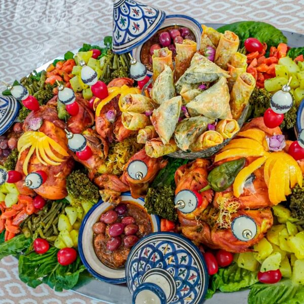 ⁦دجاج محمر مع مرفقات⁩ - الصورة ⁦2⁩